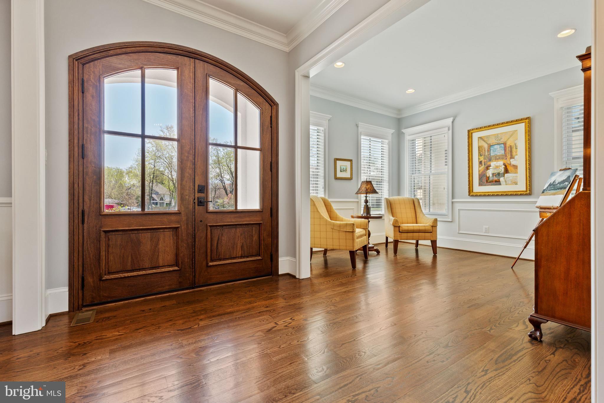 918 Ninovan Road Southeast Vienna, VA 22180 - Photo 3 of 48 Gallery Image 3