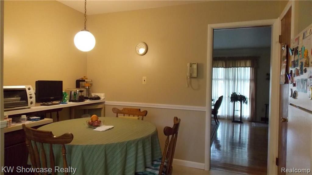 28109 Hawberry Road Farmington Hills, MI 48331 - Photo 14 of 26