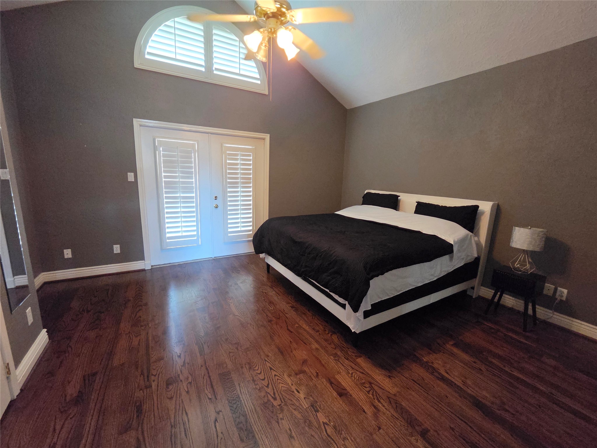 4509 Hazard Street Houston, TX 77098 - Photo 14 of 19 Large primary bedroom