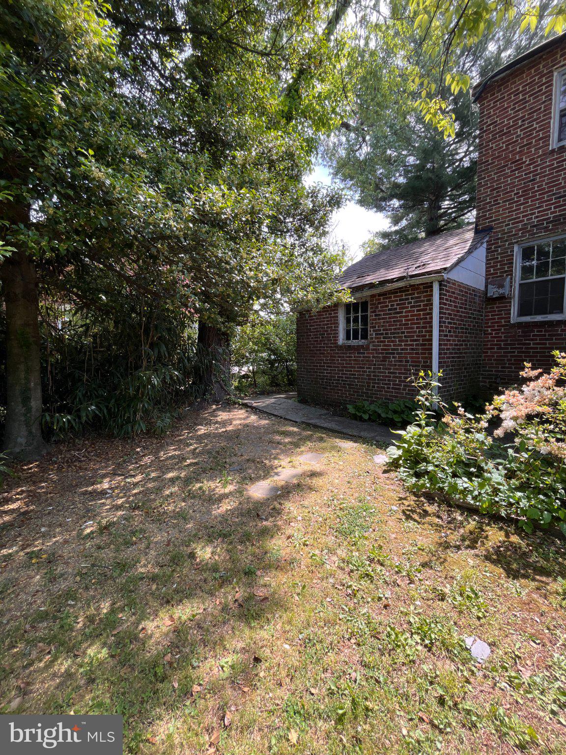 5906 Ayleshire Road Baltimore, MD 21239 - Photo 34 of 41 Rear of home with attached garage.