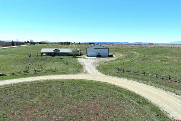 a view of a yard with a big yard