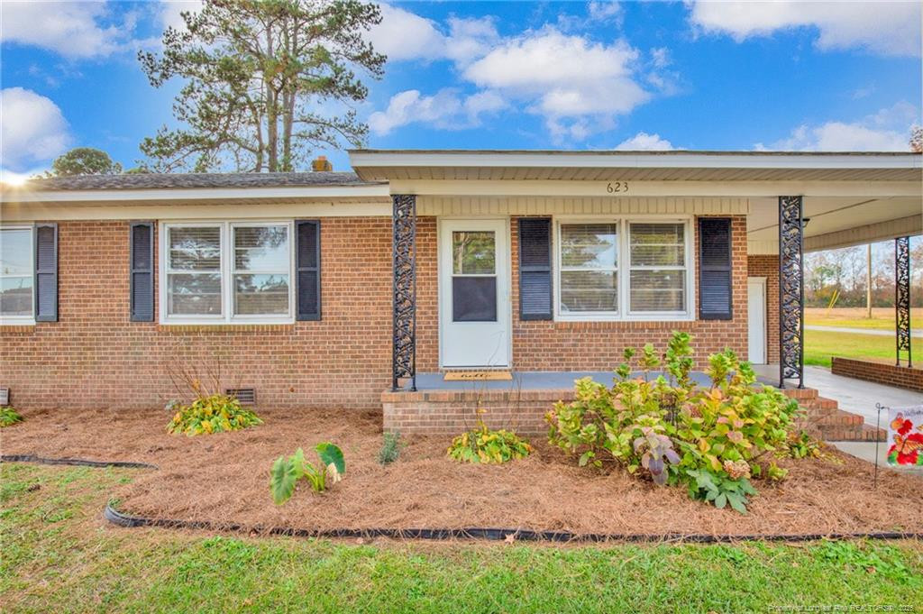 623 Isaac Weeks Road Clinton, NC 28328 - Photo 4 of 24 front view of a house with a yard
