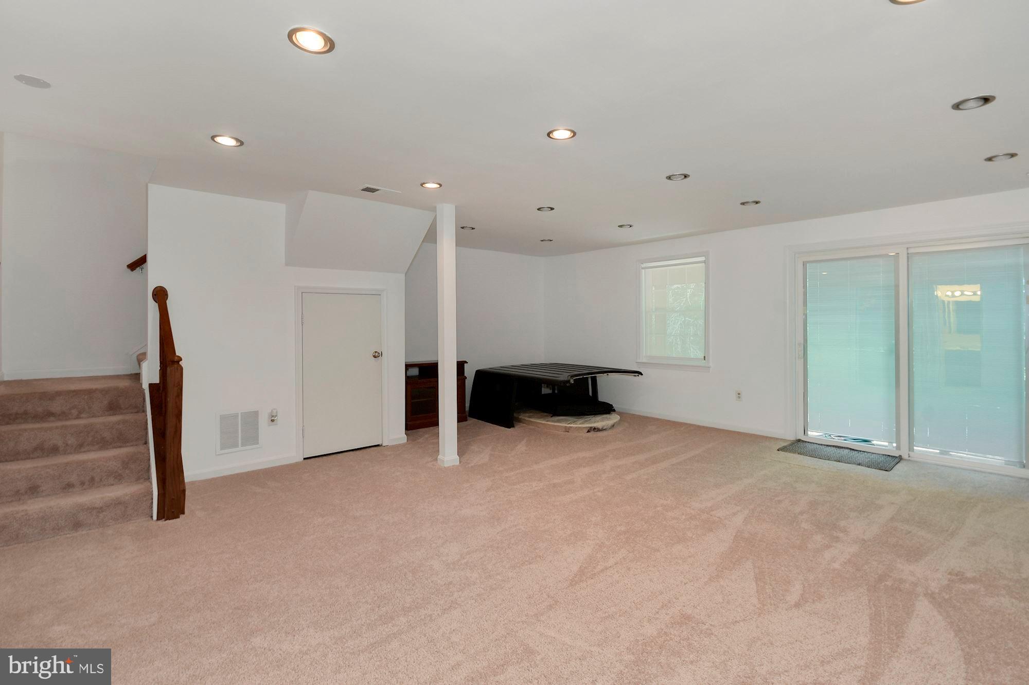 8216 Maple Ridge Avenue Springfield, VA 22153 - Photo 27 of 39 Gallery Image 27