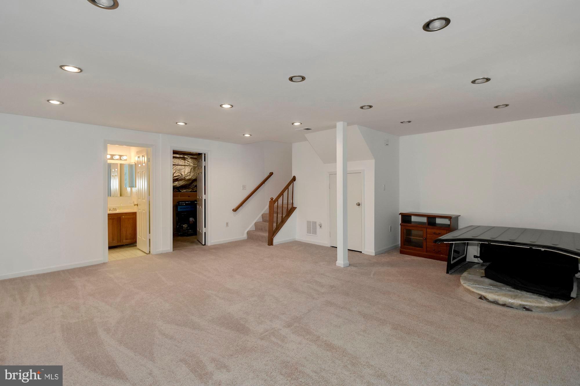 8216 Maple Ridge Avenue Springfield, VA 22153 - Photo 28 of 39 Gallery Image 28