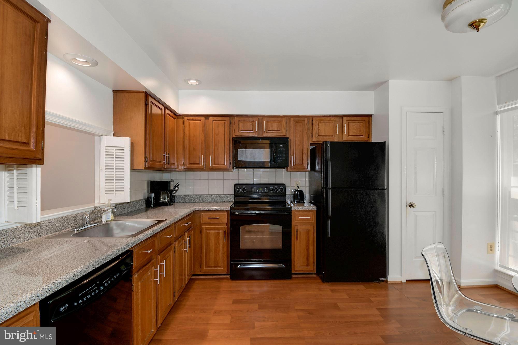 8216 Maple Ridge Avenue Springfield, VA 22153 - Photo 6 of 39 Gallery Image 6