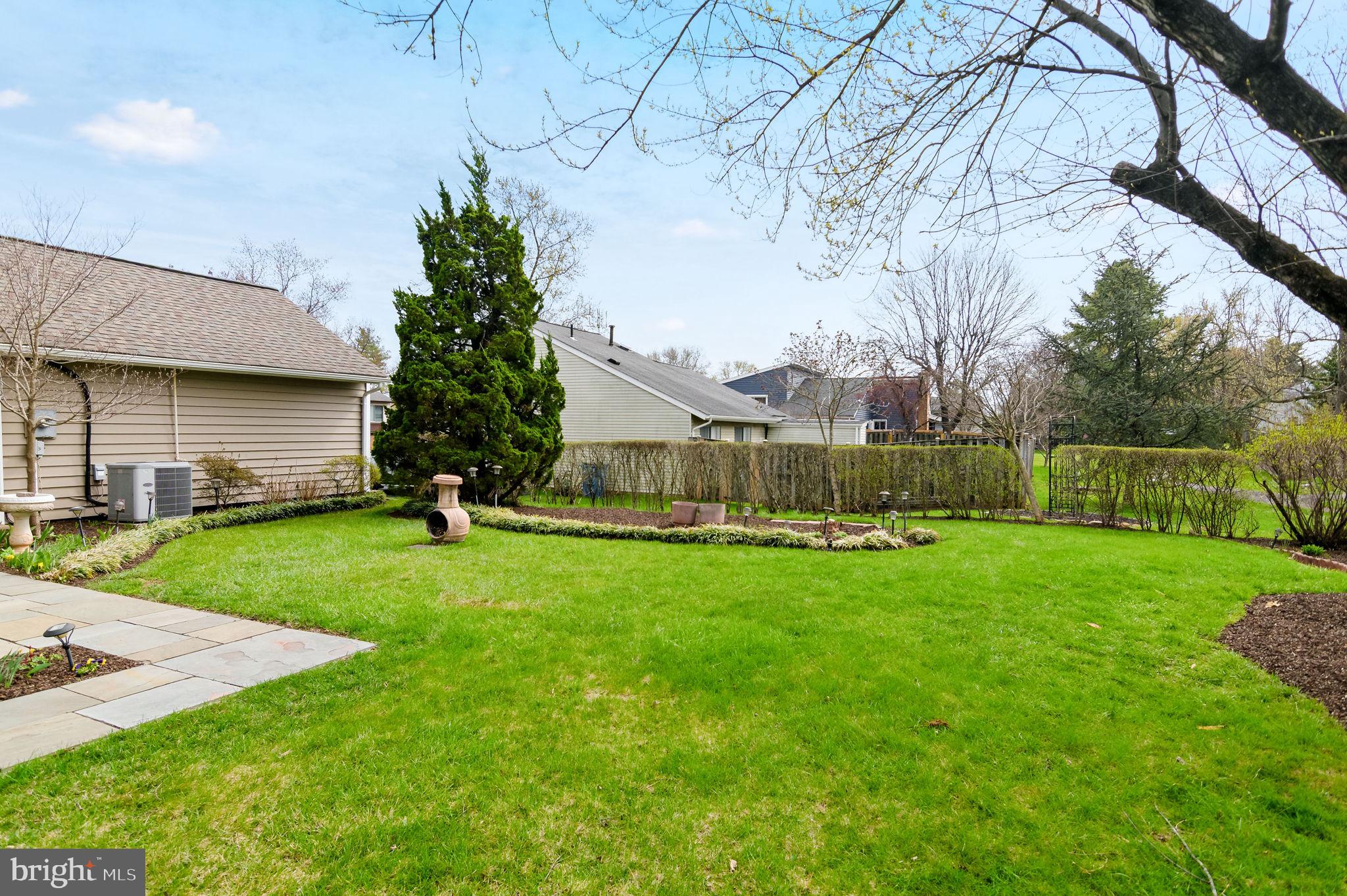 123 South Fox Road Sterling, VA 20164 - Photo 28 of 31 lush level lawn