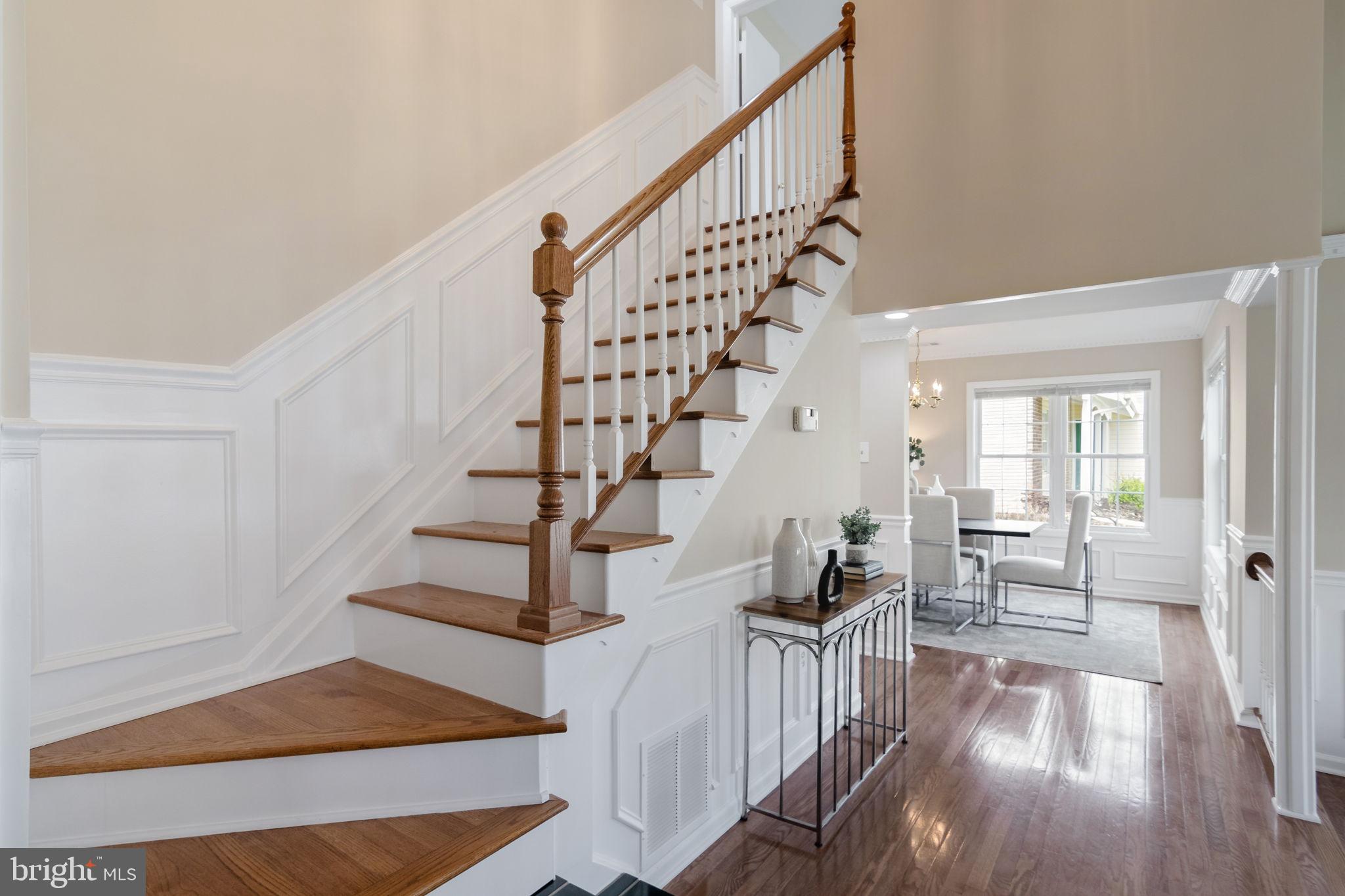 123 South Fox Road Sterling, VA 20164 - Photo 8 of 31 Real Solid Bruce Hardwood Floors, main level