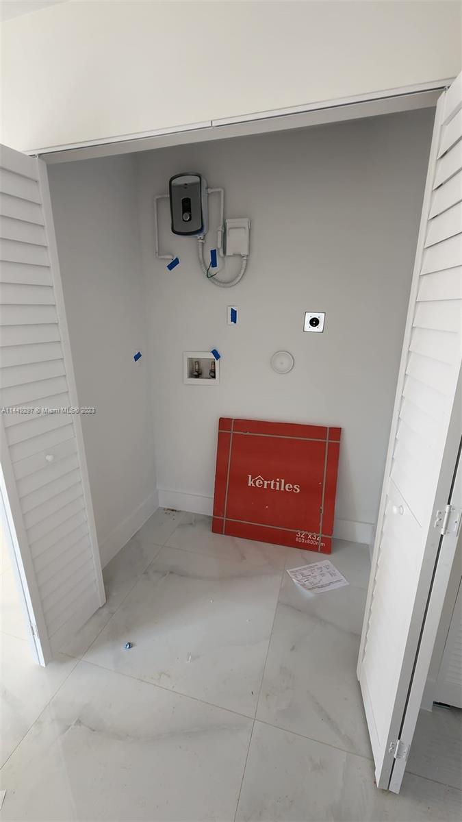 Miami-Dade County Miami, FL 33170 - Photo 17 of 23 a view of a hallway