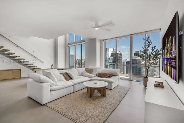 $18,000 | 92 Southwest 3rd Street, Unit 5204, Miami, FL 33130