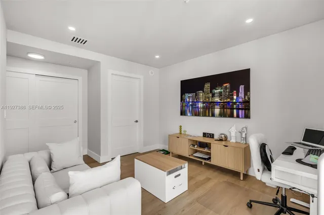 $18,000 | 92 Southwest 3rd Street, Unit 5204, Miami, FL 33130