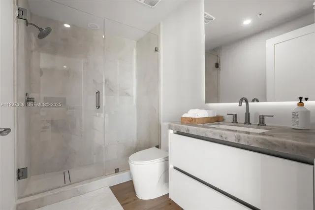 $18,000 | 92 Southwest 3rd Street, Unit 5204, Miami, FL 33130