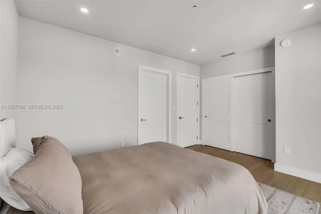 $18,000 | 92 Southwest 3rd Street, Unit 5204, Miami, FL 33130