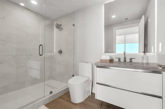 $18,000 | 92 Southwest 3rd Street, Unit 5204, Miami, FL 33130