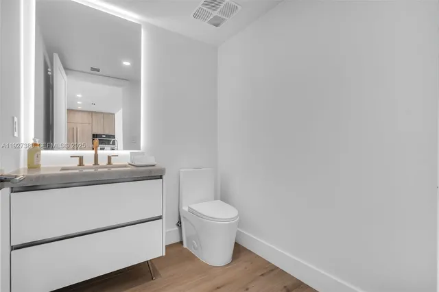 $18,000 | 92 Southwest 3rd Street, Unit 5204, Miami, FL 33130