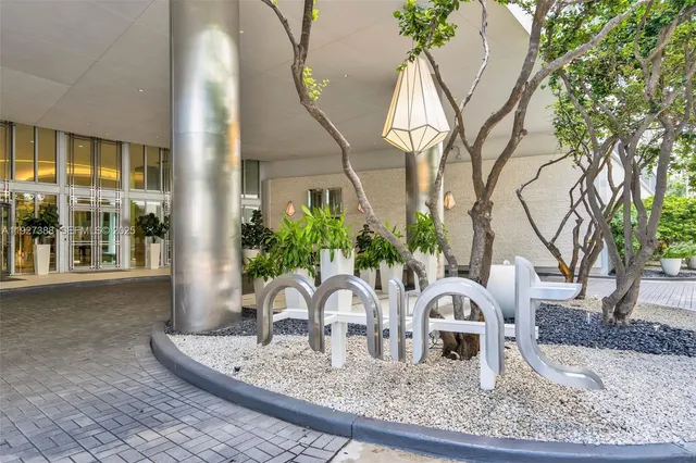 $18,000 | 92 Southwest 3rd Street, Unit 5204, Miami, FL 33130