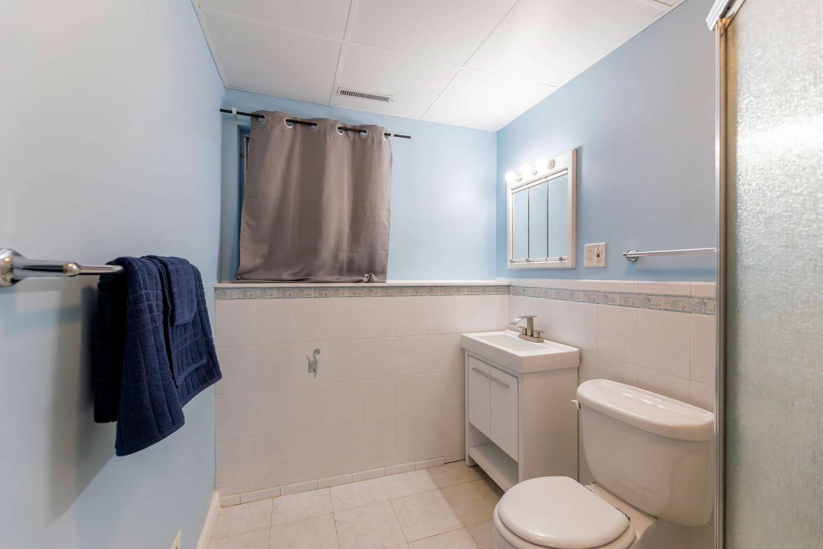 313 Jackson Street Park Forest, IL 60466 - Photo 18 of 22 a bathroom with a sink toilet and mirror