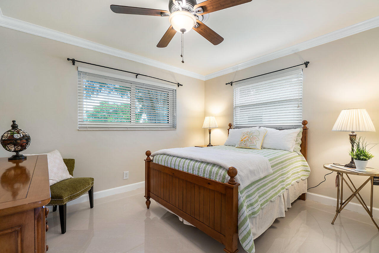 24 Burning Tree Lane Boca Raton, FL 33431 - Photo 8 of 10 5