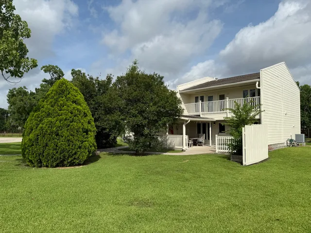 a view of a house with a backyard