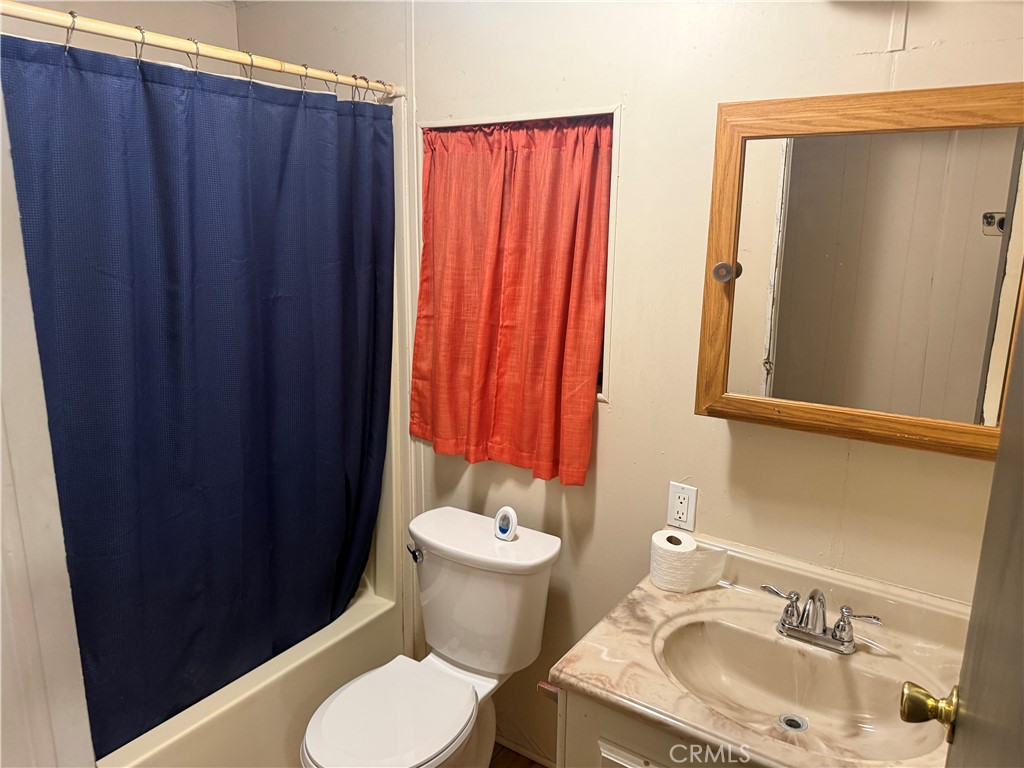 15181 Van Buren Riverside, CA 92504 - Photo 16 of 21 Guest Bathroom