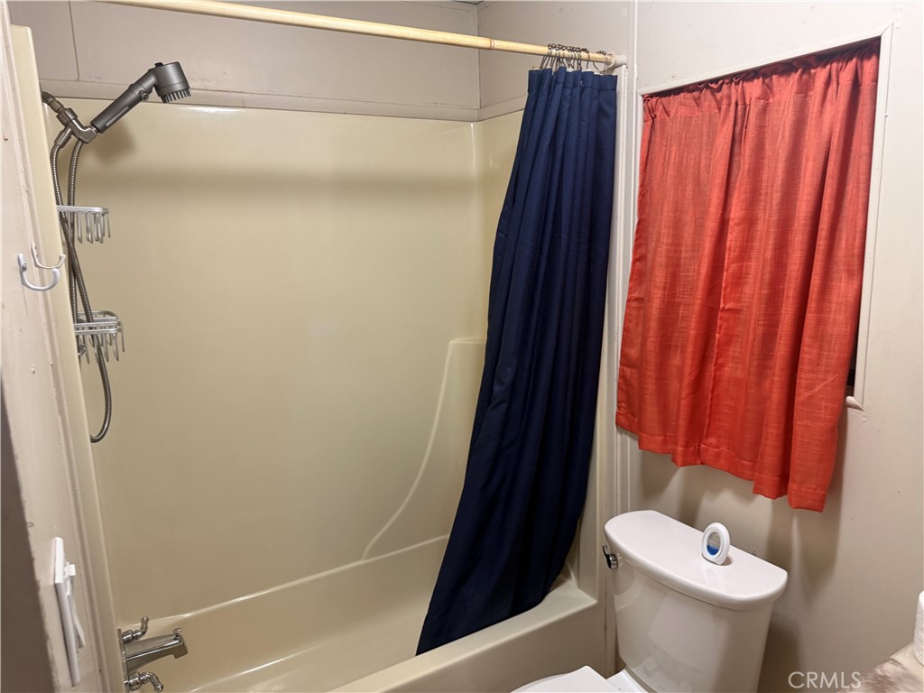 15181 Van Buren Riverside, CA 92504 - Photo 17 of 21 Guest Bathroom