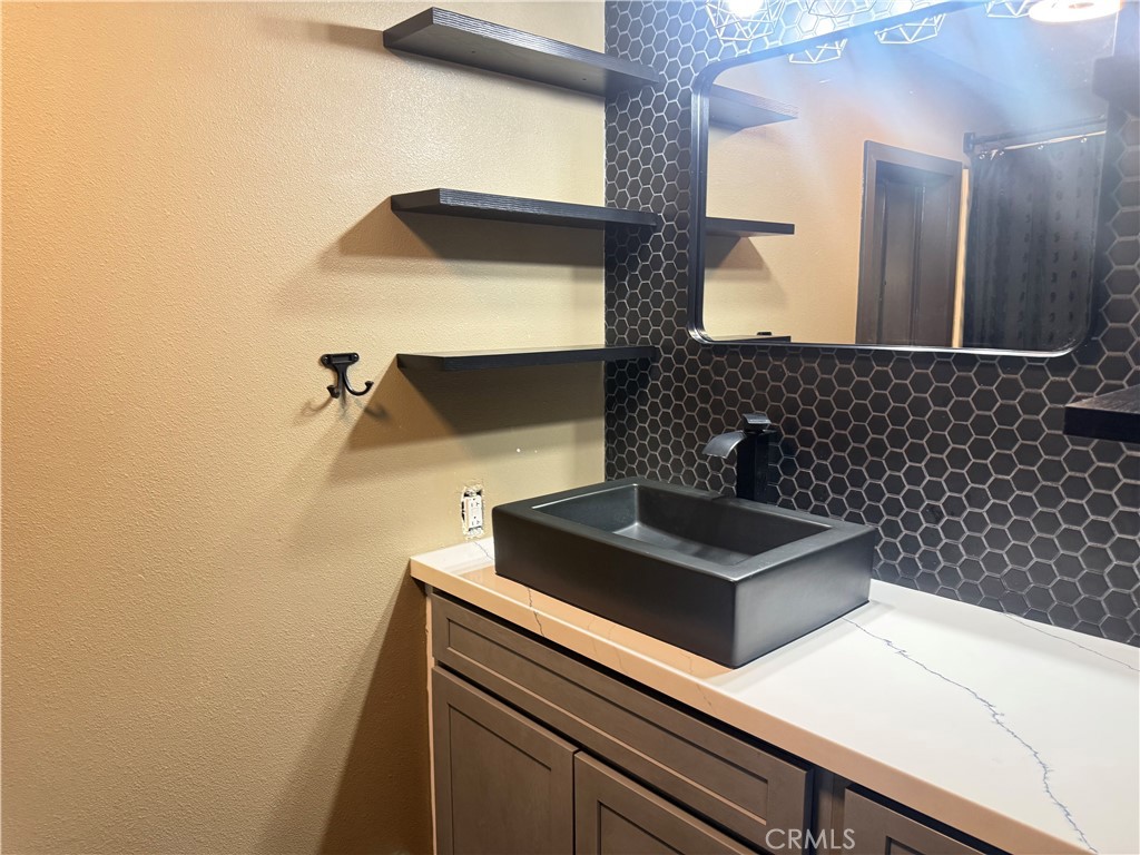 15181 Van Buren Riverside, CA 92504 - Photo 20 of 21 Primary Bathrrom