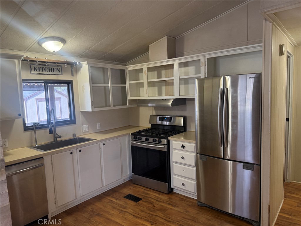 15181 Van Buren Riverside, CA 92504 - Photo 8 of 21 Kitchen