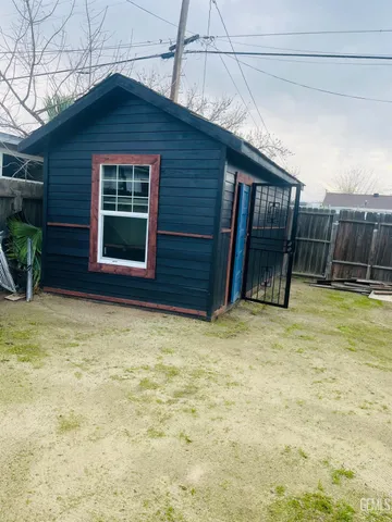 an empty room with window