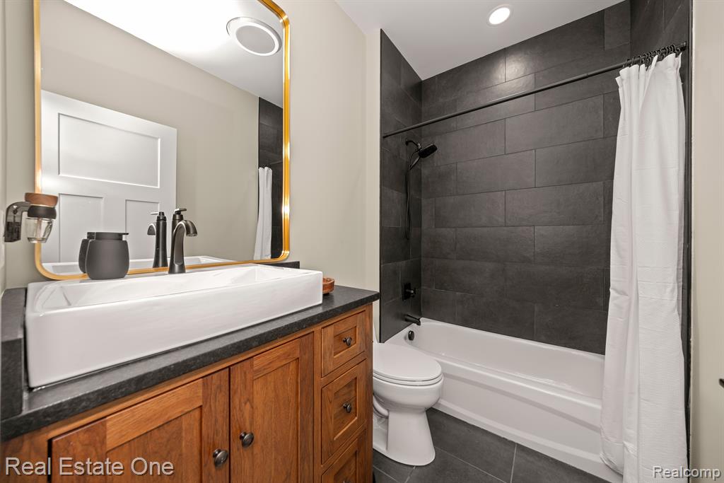 16185 Goddard Road Southgate, MI 48195 - Photo 17 of 31 Gallery Image 17