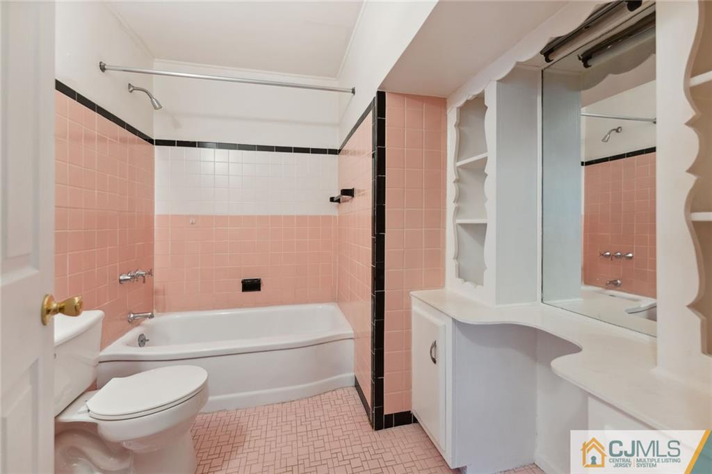 8 Longfellow Drive Colonia, NJ 07067 - Photo 20 of 25 a bathroom with a toilet a sink and a bathtub