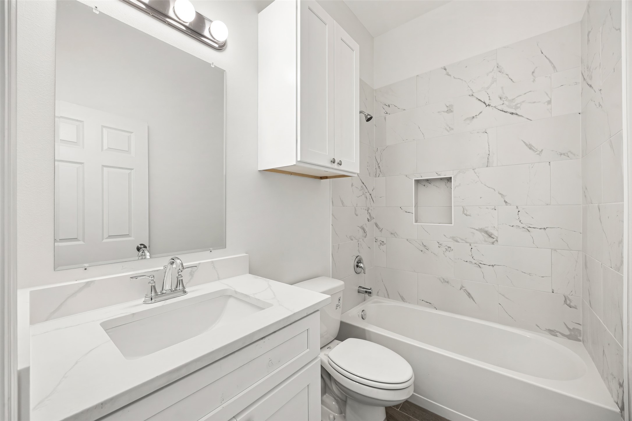 1546 Lombardy Street Houston, TX 77023 - Photo 11 of 15 a bathroom with a sink a toilet and a bathtub