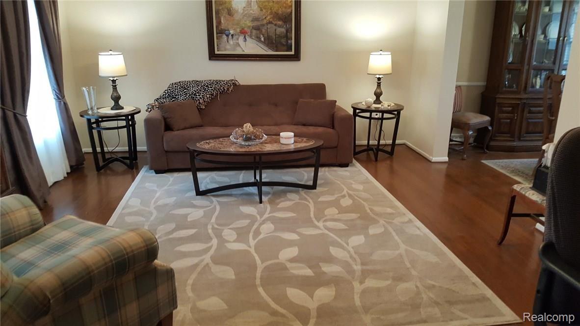 8463 Hampton Road Grosse Ile, MI 48138 - Photo 10 of 37 Living room
