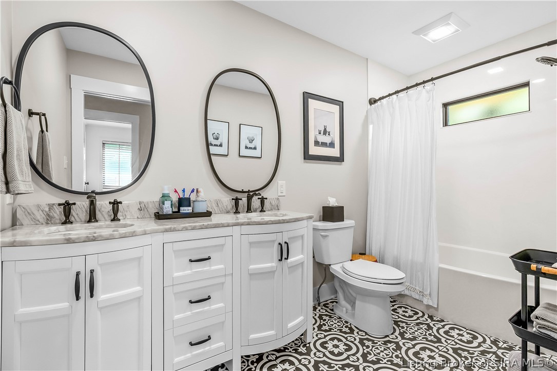 1611 Woodland Road New Albany, IN 47150 - Photo 40 of 62 Hall bathroom