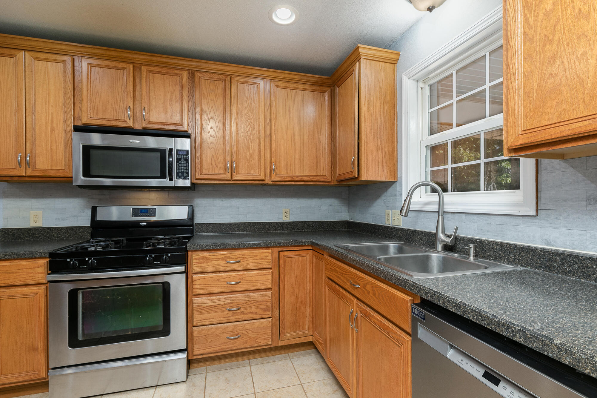 2155 East 535th Road Pleasant Hope, MO 65725 - Photo 8 of 39 7M4A3386
