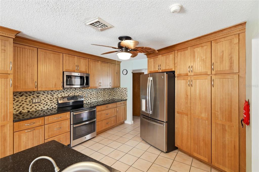 541 Morningside Road Venice, FL 34293 - Photo 7 of 37