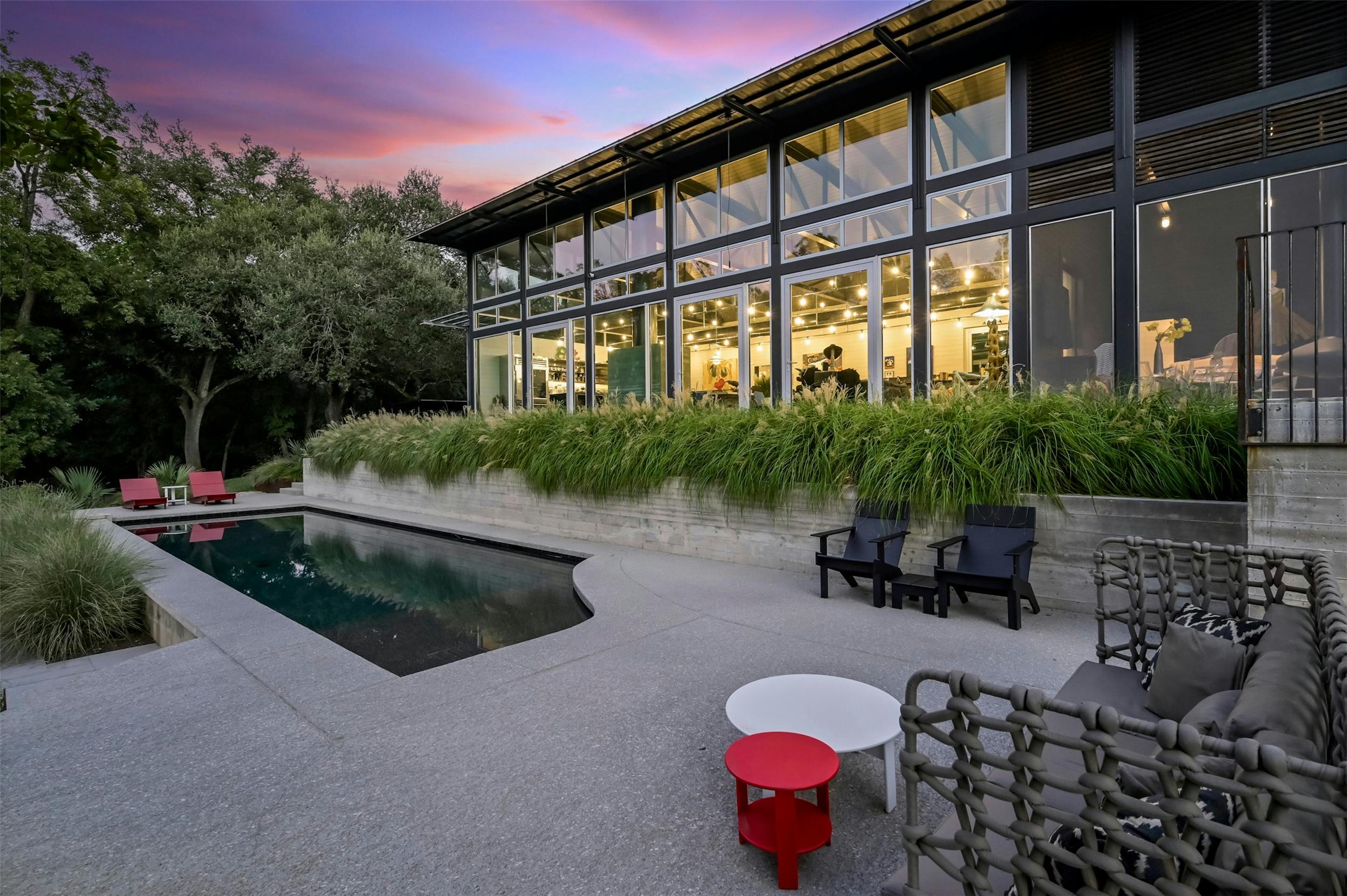a view of a chairs and table in backyard