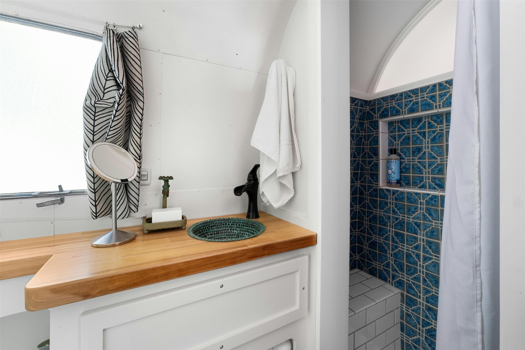 2212 River Hills Road Austin, TX 78733 - Photo 36 of 40 a view of bathroom