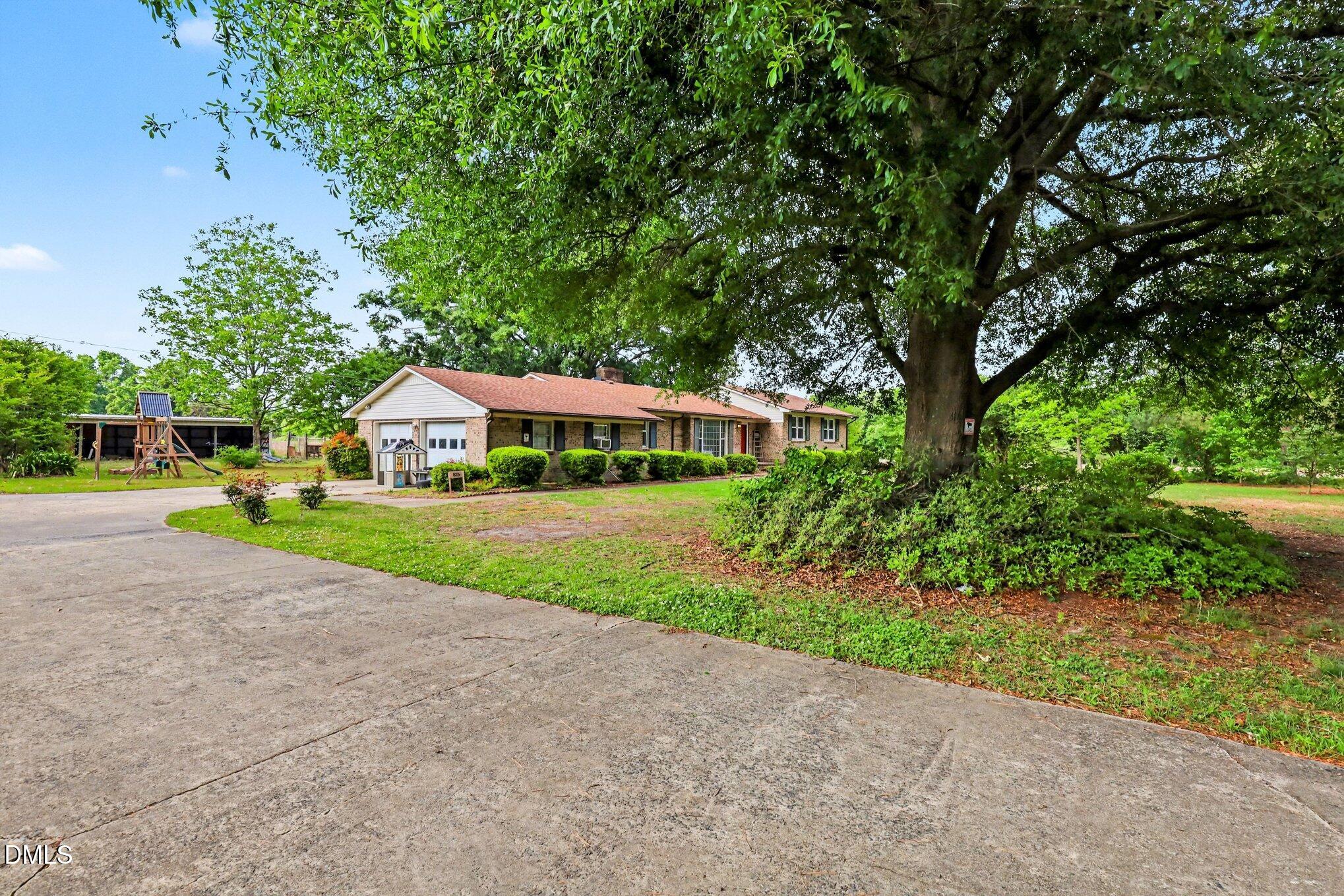 875 Wynn Road Clinton, NC 28328 - Photo 3 of 35 003_file_2743