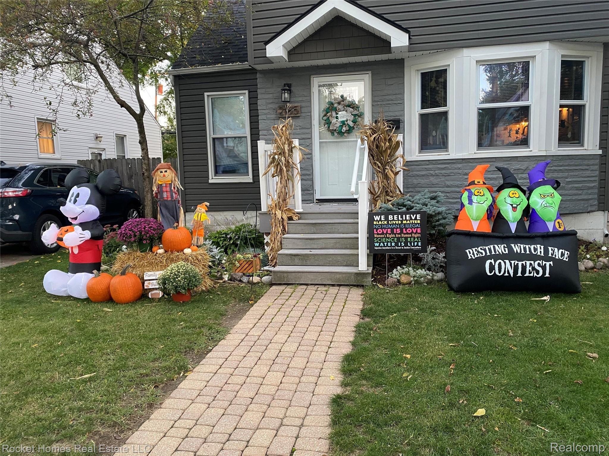 2185 Princeton Road Berkley, MI 48072 - Photo 3 of 34 fallyard.jpg