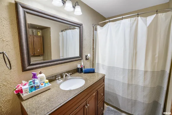 $129,900 | 15231 North Von Achen Drive, Chillicothe, IL 61523