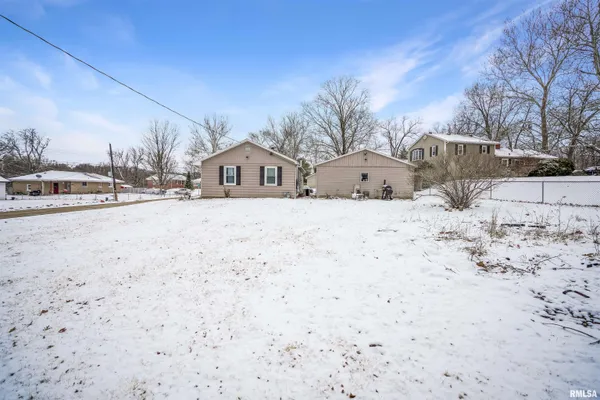 $129,900 | 15231 North Von Achen Drive, Chillicothe, IL 61523