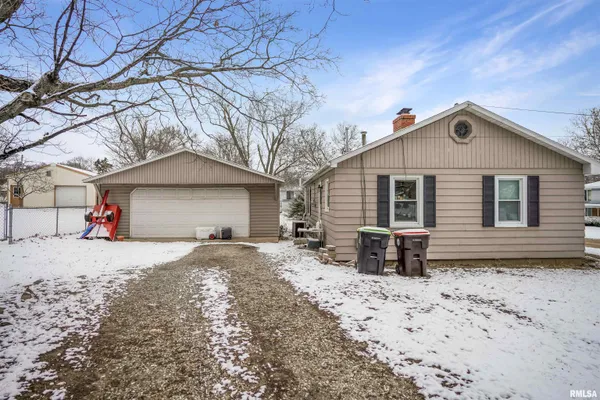$129,900 | 15231 North Von Achen Drive, Chillicothe, IL 61523