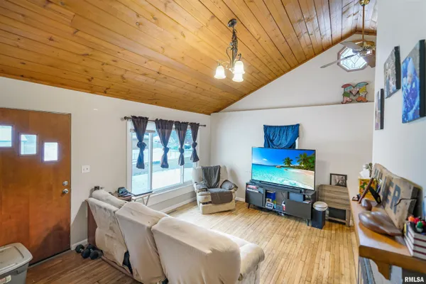 $129,900 | 15231 North Von Achen Drive, Chillicothe, IL 61523