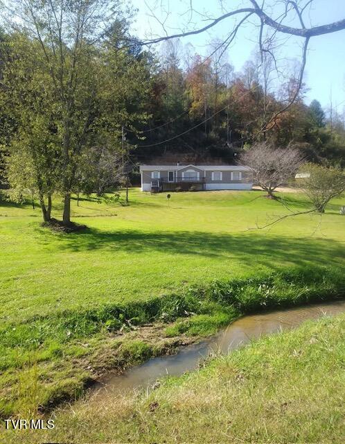 9823 Hollyfield Road Pound, VA 24279 - Photo 7 of 18 IMG_4189 (1)