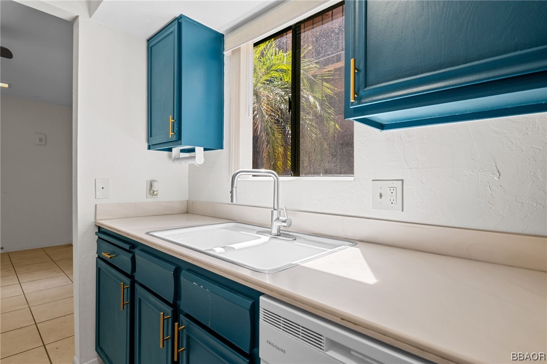 1050 Ramon Road, Unit 8 Palm Springs, CA 92264 - Photo 11 of 31 a bathroom with a sink and a mirror