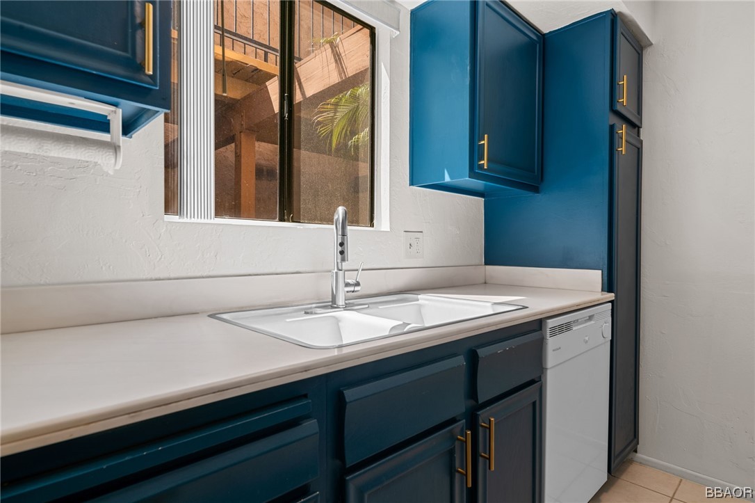 1050 Ramon Road, Unit 8 Palm Springs, CA 92264 - Photo 12 of 31 a kitchen with a sink and a window