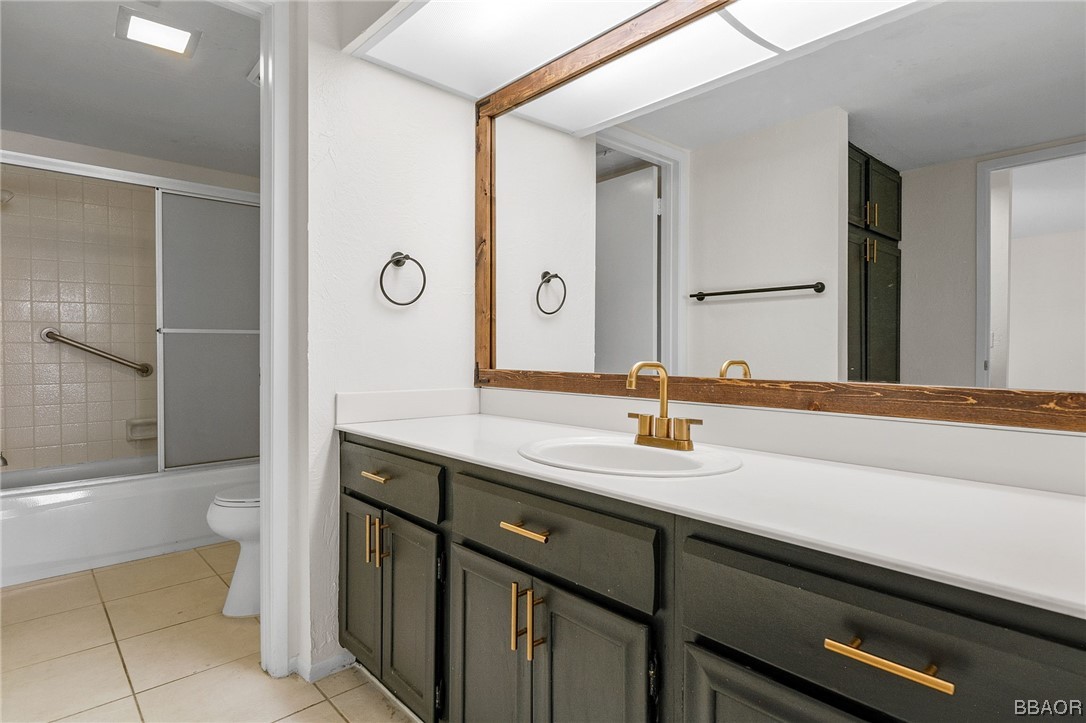 1050 Ramon Road, Unit 8 Palm Springs, CA 92264 - Photo 21 of 31 a bathroom with a sink a toilet and a mirror