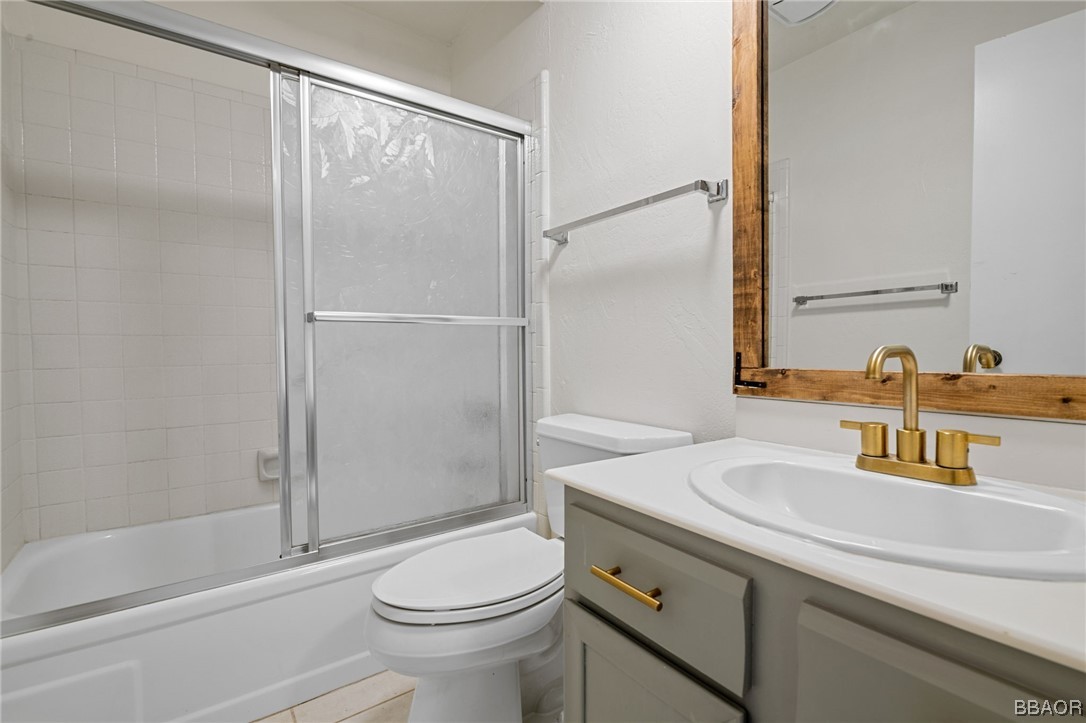 1050 Ramon Road, Unit 8 Palm Springs, CA 92264 - Photo 25 of 31 a bathroom with a sink and a mirror