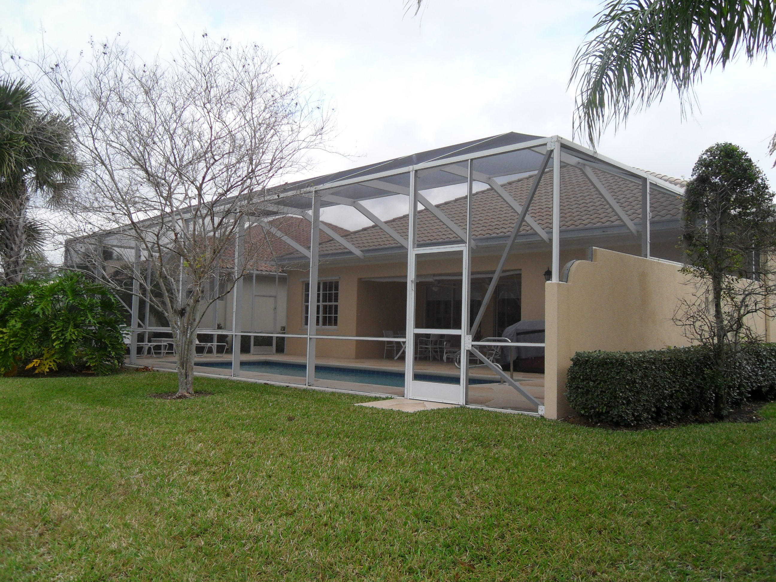 8466 Yorke Road Wellington, FL 33414 - Photo 22 of 36 Exterior Back