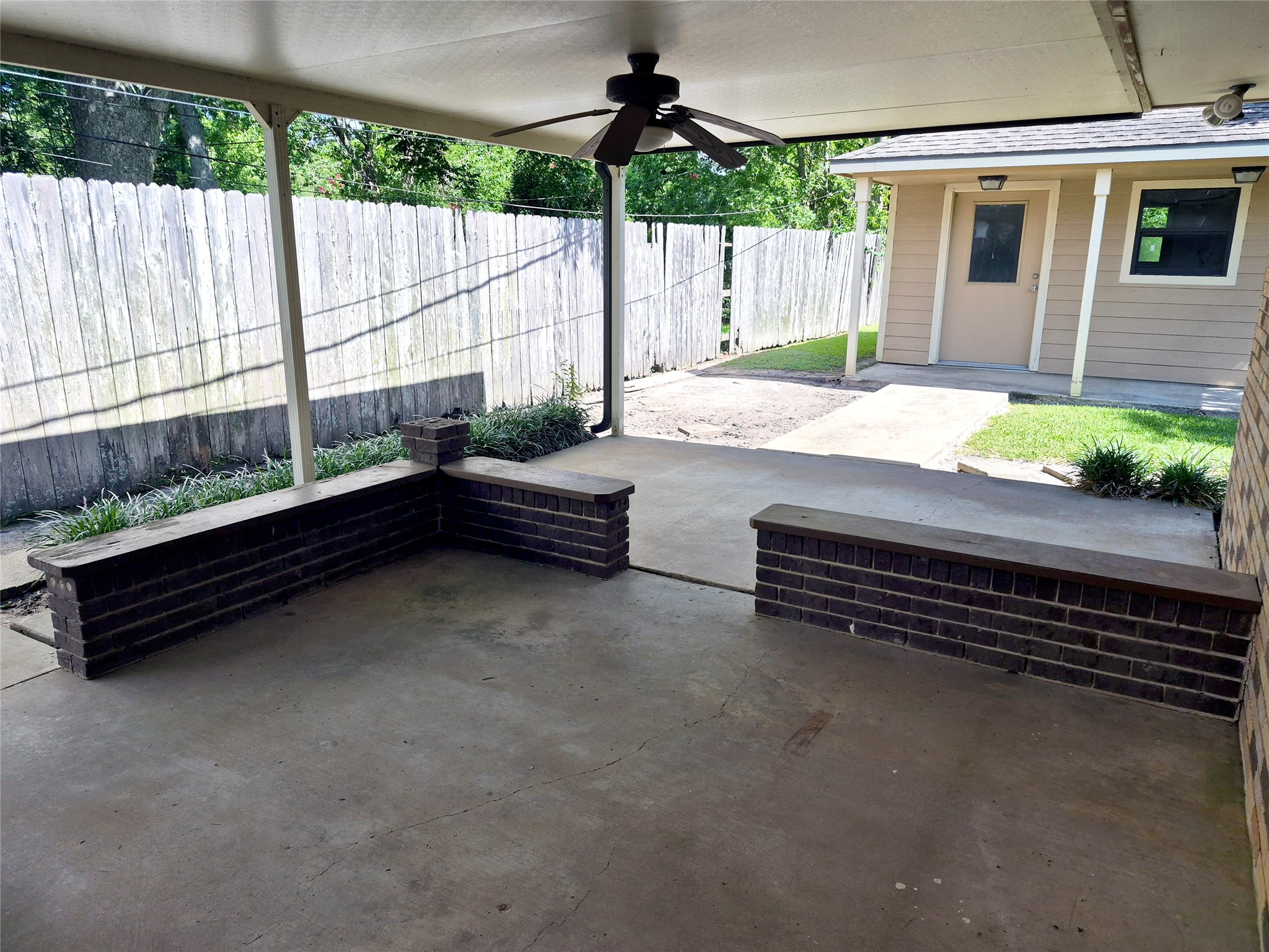 613 Southside Drive Angleton, TX 77515 - Photo 32 of 41