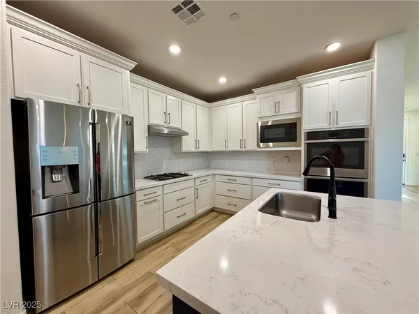 $2,768 | 936 East Sunset Road, Henderson, NV 89011